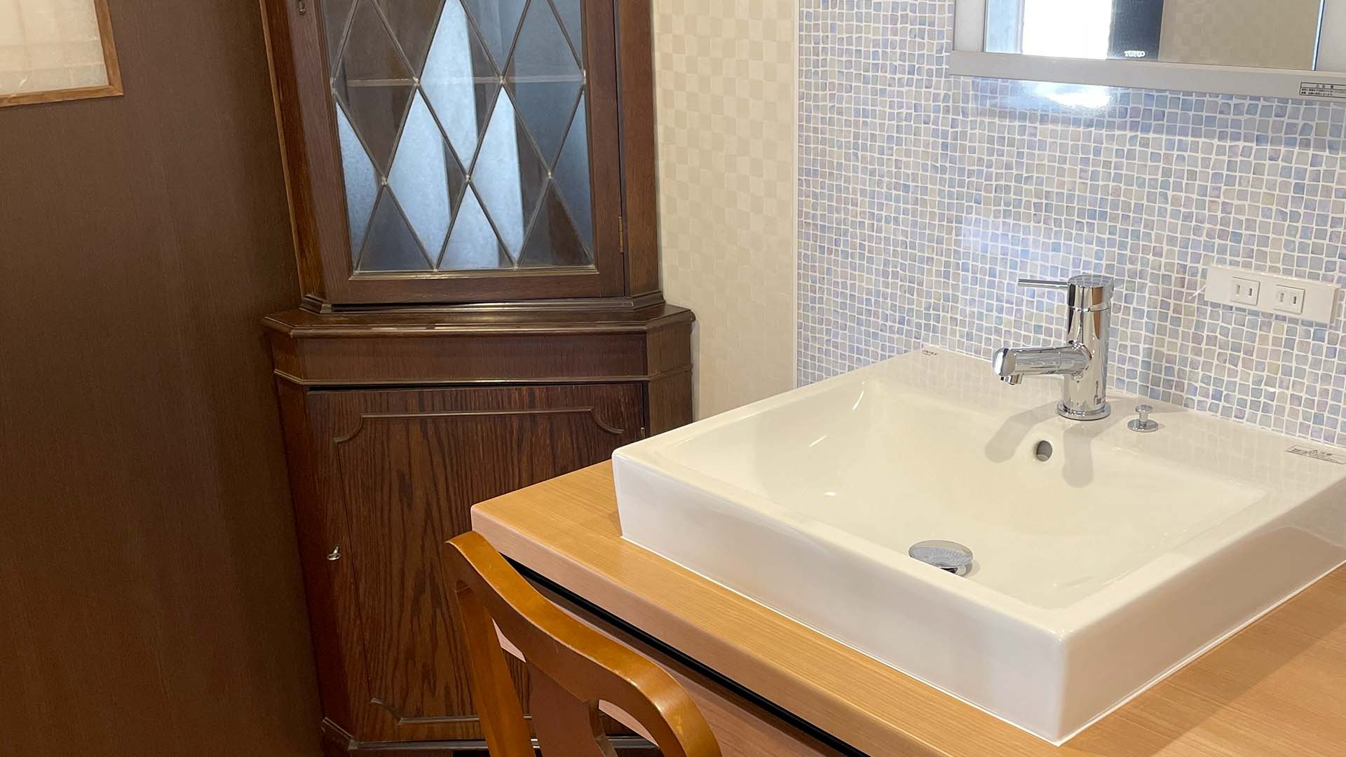 須崎旅館のスイートルームの洗面所