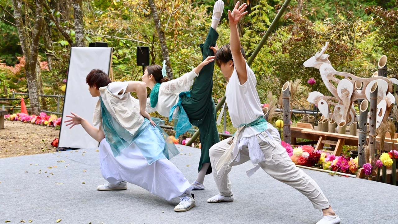 尾ノ内氷柱でのダンスパフォーマンス