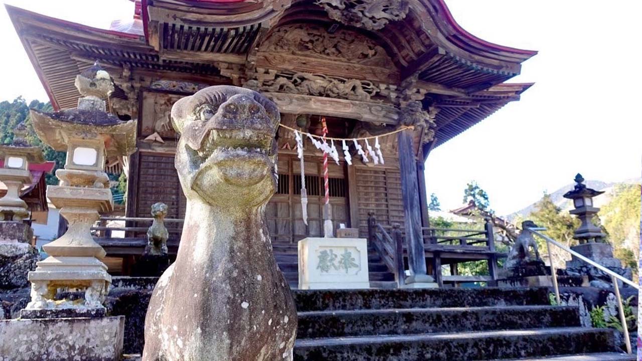 尾ノ内渓谷にある龍頭神社