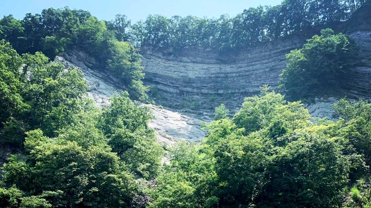 ようばけの大露頭（崖）