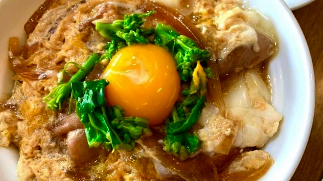 小鹿野町の定食屋「鹿の子」の「地鶏親子丼」