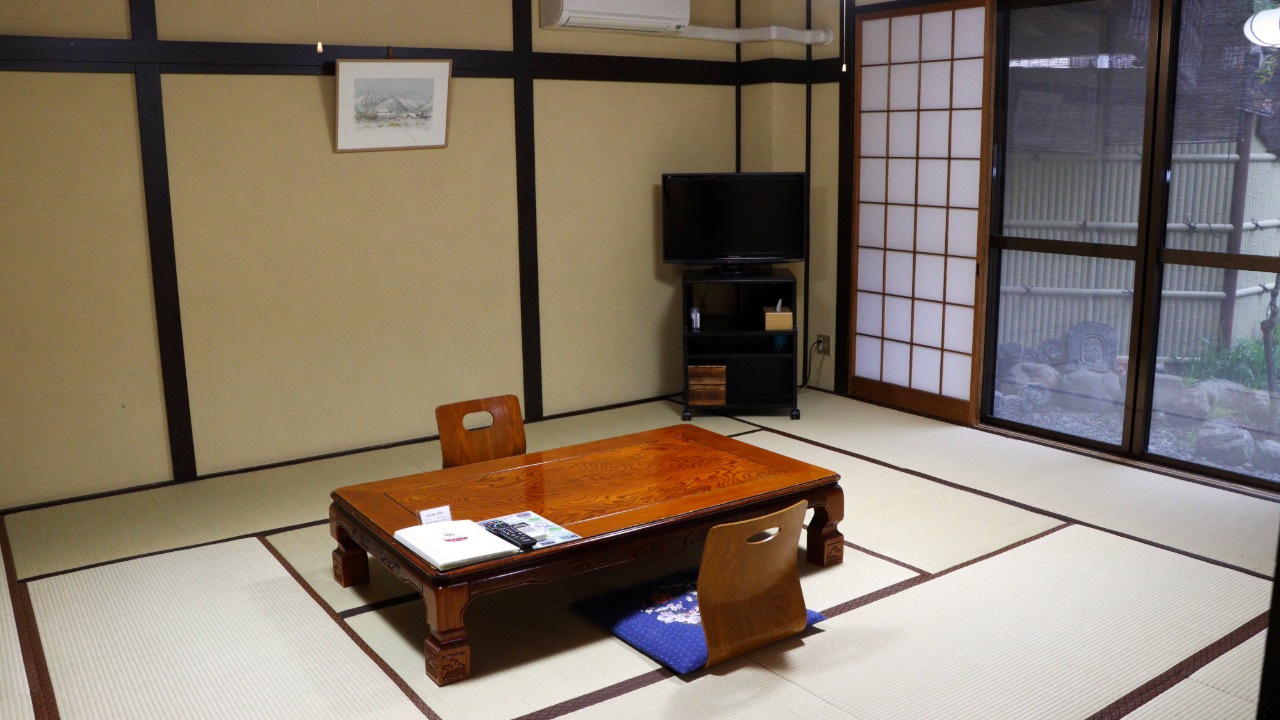 秩父の須崎旅館の和室14畳+和室4.5畳、1階、角部屋