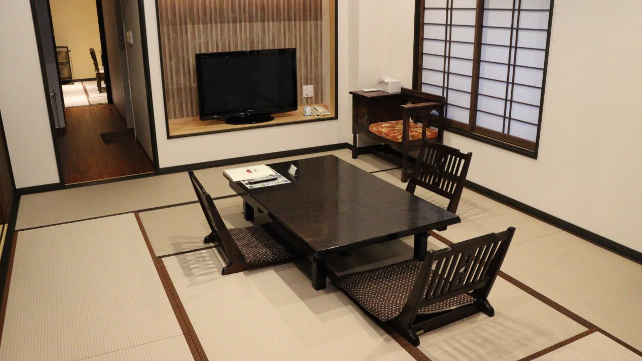 秩父の須崎旅館の和室8畳+8畳+10畳、2階、スイートルーム